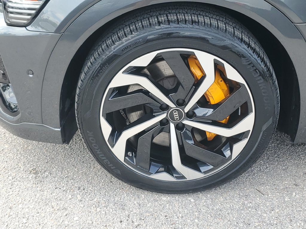Certified 2023 Audi e-tron Premium Plus w/ Premium Plus Package AWD/4WD image 13