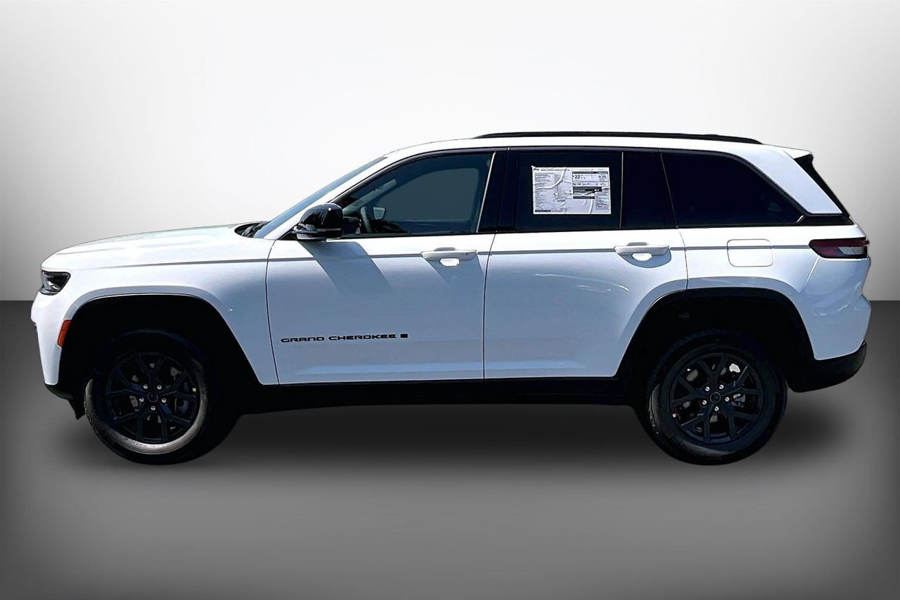 New 2027 Jeep Grand Cherokee Altitude AWD/4WD image 5