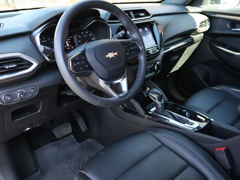 Certified 2023 Chevrolet TrailBlazer ACTIV w/ Convenience Package image 3
