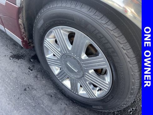 Used 2004 Lincoln Town Car Ultimate image 9