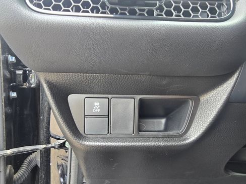 Used 2025 Honda HR-V LX image 17