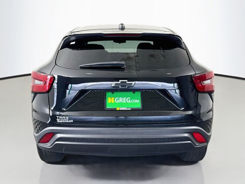 Used 2024 Chevrolet Trax LS w/ LS Convenience Package FWD image 8