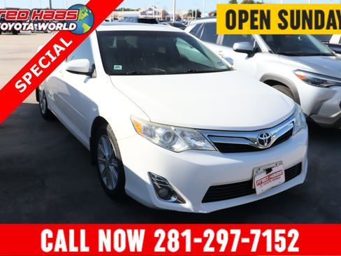 Used 2013 Toyota Camry XLE image 1