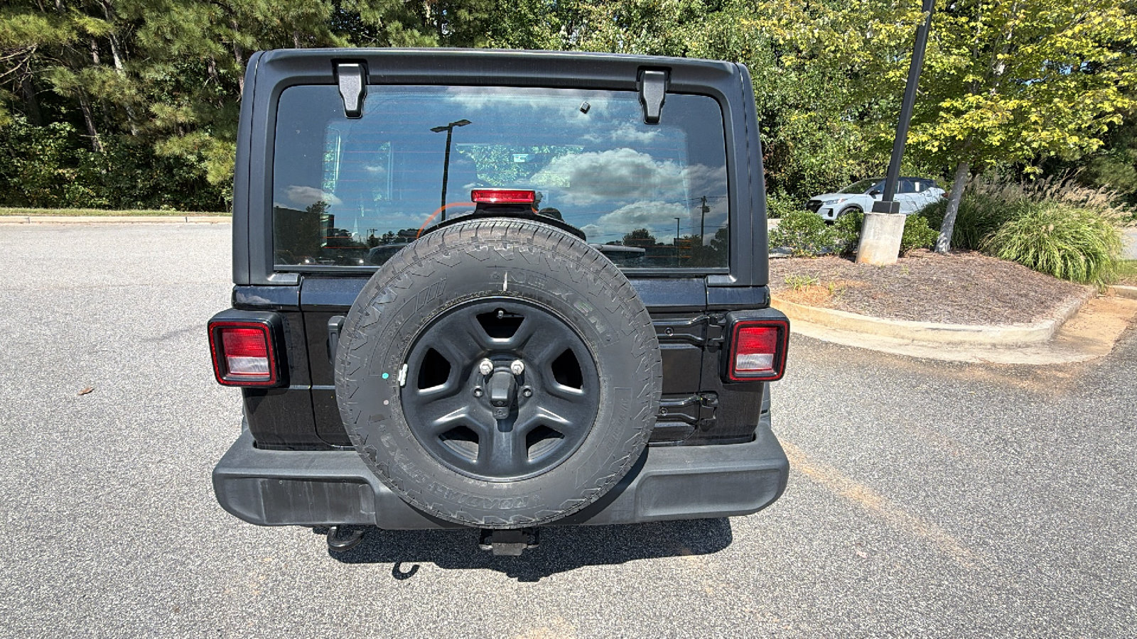 Used 2025 Jeep Wrangler Unlimited Sport AWD/4WD image 9