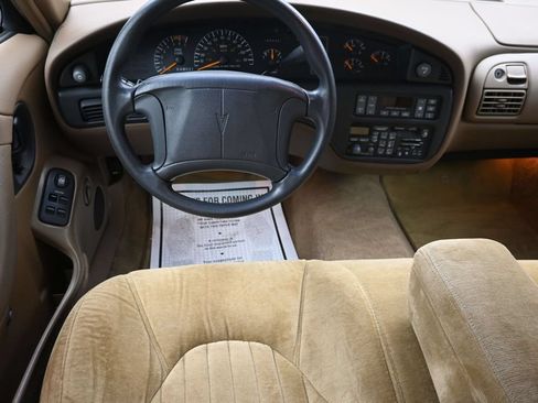 Used 1995 Pontiac Bonneville SE FWD image 14