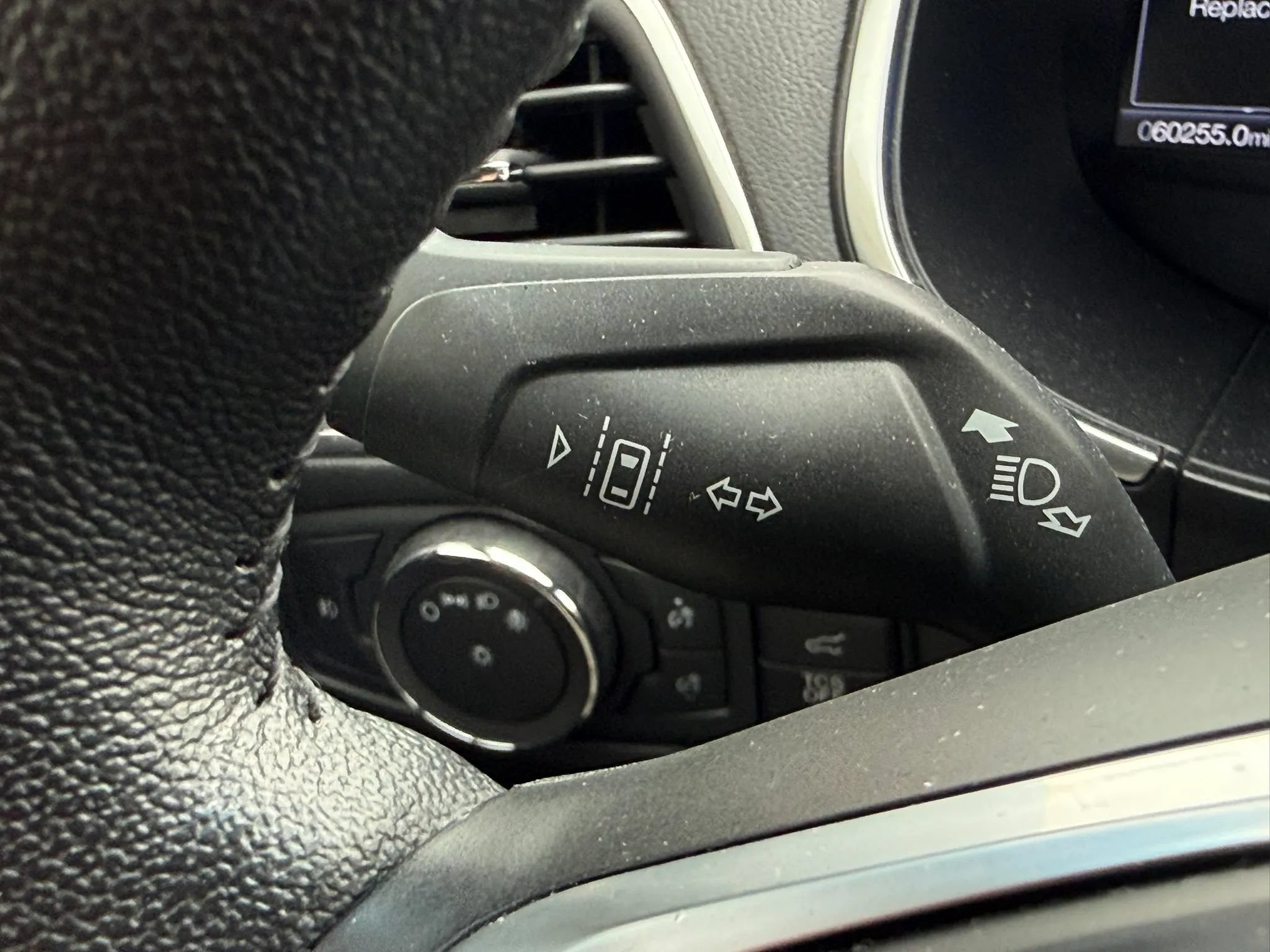 Used 2019 Ford Edge Titanium FWD image 27