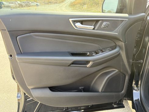 Used 2018 Ford Edge Titanium w/ Equipment Group 301A image 10