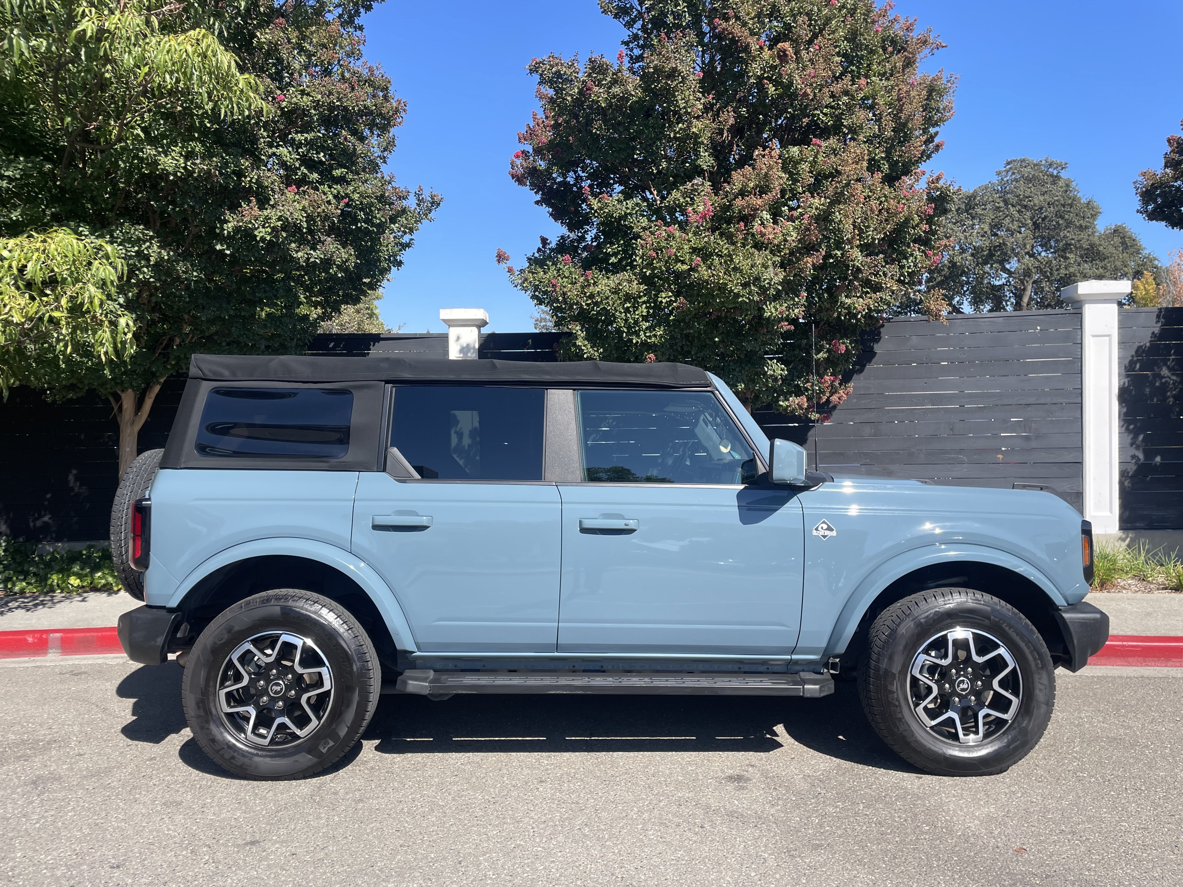 Used 2021 Ford Bronco Outer Banks AWD/4WD image 1