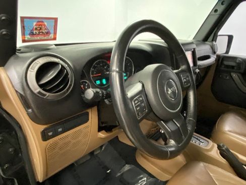Used 2016 Jeep Wrangler Unlimited Rubicon w/ Connectivity Group AWD/4WD image 33