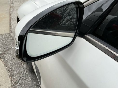 Used 2022 Genesis G70 3.3T Launch Edition image 17