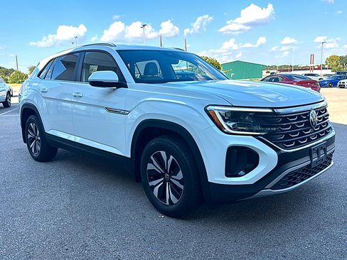 Used 2025 Volkswagen Atlas Cross Sport SE FWD image 3