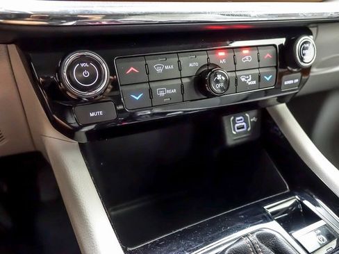 Used 2022 Jeep Compass Limited image 21