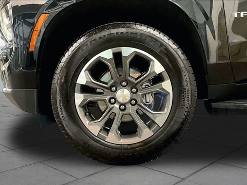 Used 2025 Chevrolet Tahoe LS RWD image 10