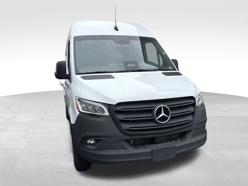 Used 2025 Mercedes-Benz Sprinter 2500 image 13