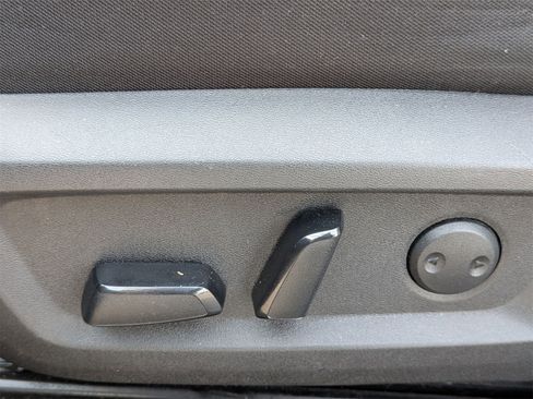 Used 2023 Nissan Rogue SV image 16