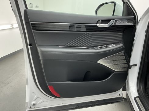 Used 2025 Hyundai Palisade Calligraphy image 16