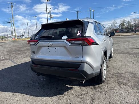 Used 2021 Toyota RAV4 LE image 12