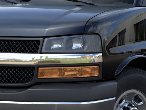 New 2025 Chevrolet Express 2500 LT w/ LT Preferred Equipment Group image 10