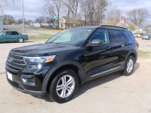 Used 2022 Ford Explorer XLT AWD/4WD image 4