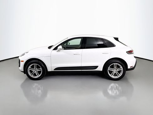Certified 2023 Porsche Macan image 2