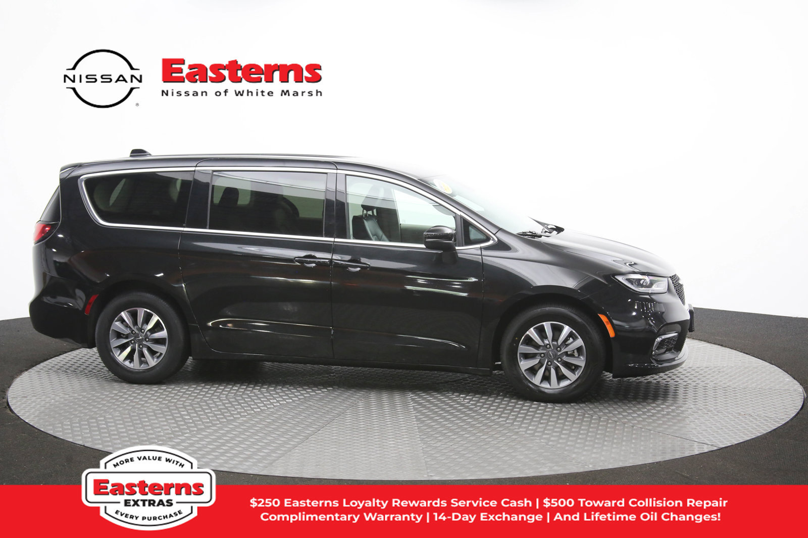 Used 2023 Chrysler Pacifica Touring-L FWD image 50