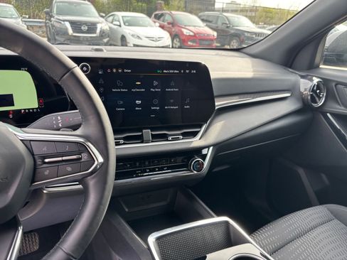 Used 2025 Chevrolet Equinox LT image 17