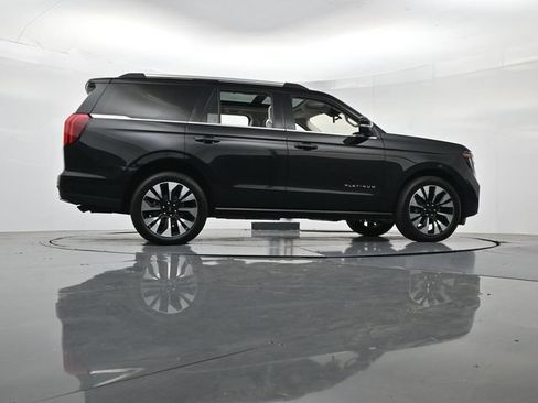 Certified 2025 Ford Expedition Platinum w/ Driver's Package AWD/4WD image 38