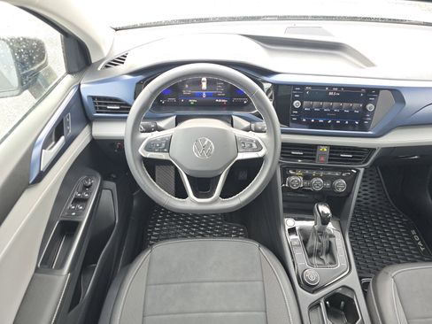 Certified 2024 Volkswagen Taos SE w/ Panoramic Sunroof Package AWD/4WD image 19