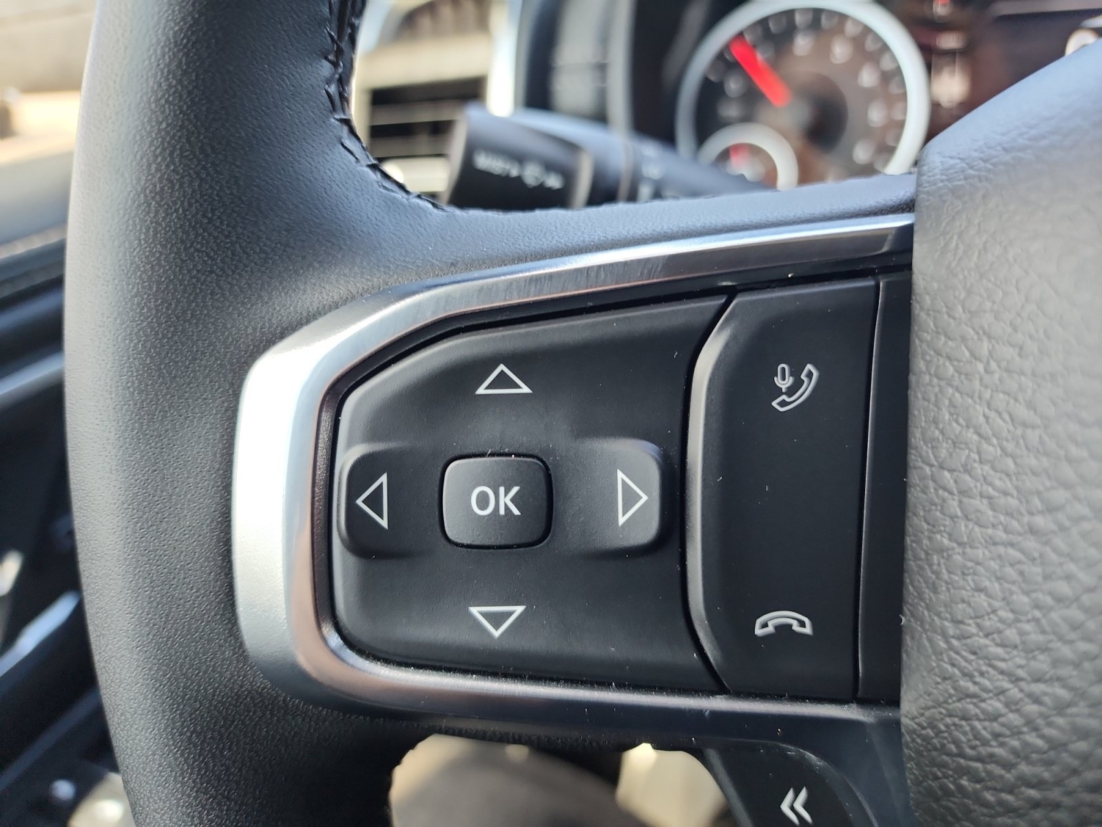 Used 2025 RAM 1500 Laramie AWD/4WD image 18