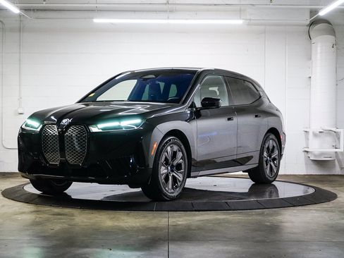 Used 2024 BMW iX xDrive50 w/ Sport Package AWD/4WD image 3