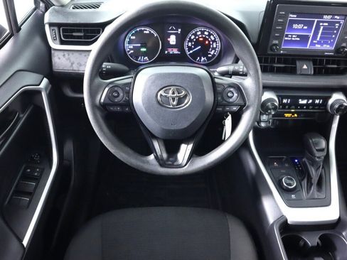 Used 2021 Toyota RAV4 LE AWD/4WD image 28