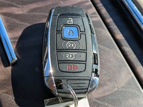 Used 2019 Lincoln Navigator L Reserve image 29