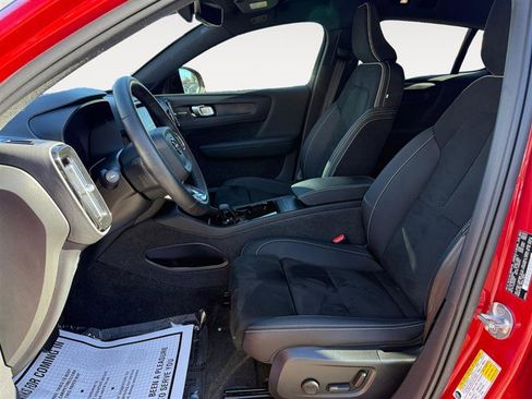 Used 2024 Volvo C40 P8 Recharge Ultimate w/ Protection Package Premier image 10