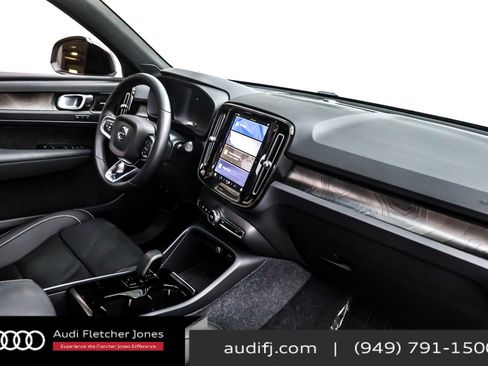Used 2024 Volvo XC40 Recharge Ultimate image 15