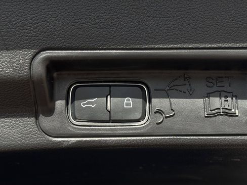 Used 2025 Ford Explorer ST image 33