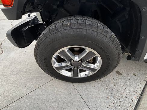 Used 2019 Jeep Wrangler Unlimited Sahara image 25