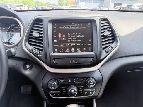 Used 2017 Jeep Cherokee Limited AWD/4WD image 10