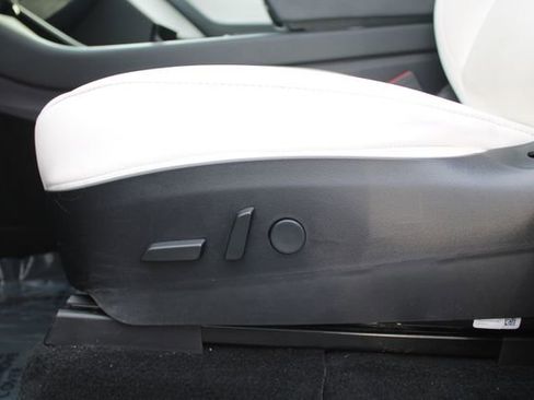 Used 2020 Tesla Model Y Performance image 28