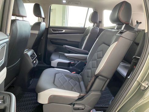 Used 2024 Volkswagen Atlas Peak Edition SEL image 31