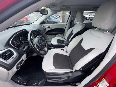 Used 2019 Jeep Compass Latitude FWD image 17