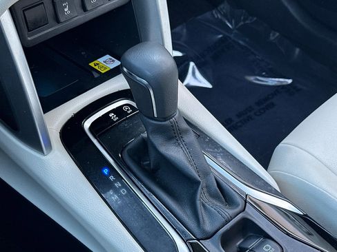 Used 2022 Toyota Corolla Cross XLE image 16