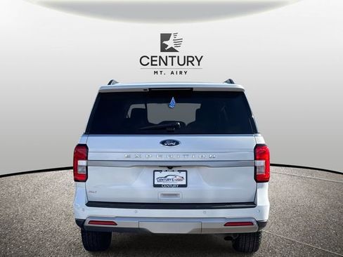 Used 2024 Ford Expedition XLT image 3