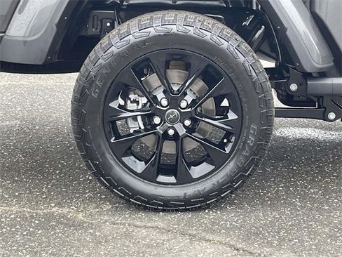 Used 2025 Jeep Gladiator Sport image 7