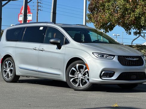 New 2026 Chrysler Pacifica Pinnacle w/ Trailer Tow Group image 2