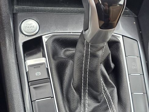 Used 2024 Volkswagen Tiguan SE image 21