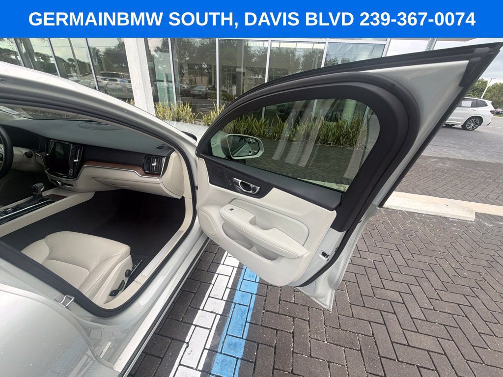 Used 2020 Volvo S60 T5 Momentum FWD image 22