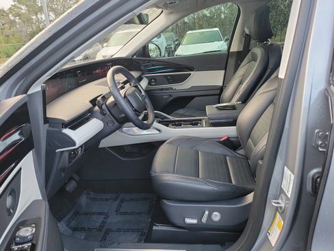 Used 2025 Lincoln Nautilus Reserve image 15