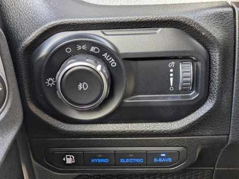 Used 2025 Jeep Wrangler Willys image 31