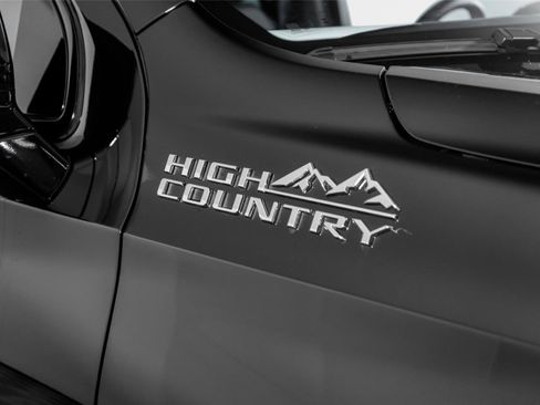 Used 2025 Chevrolet Suburban High Country w/ Sun And Tow Package image 21