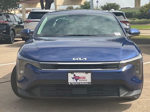 Used 2025 Kia K4 FWD image 2